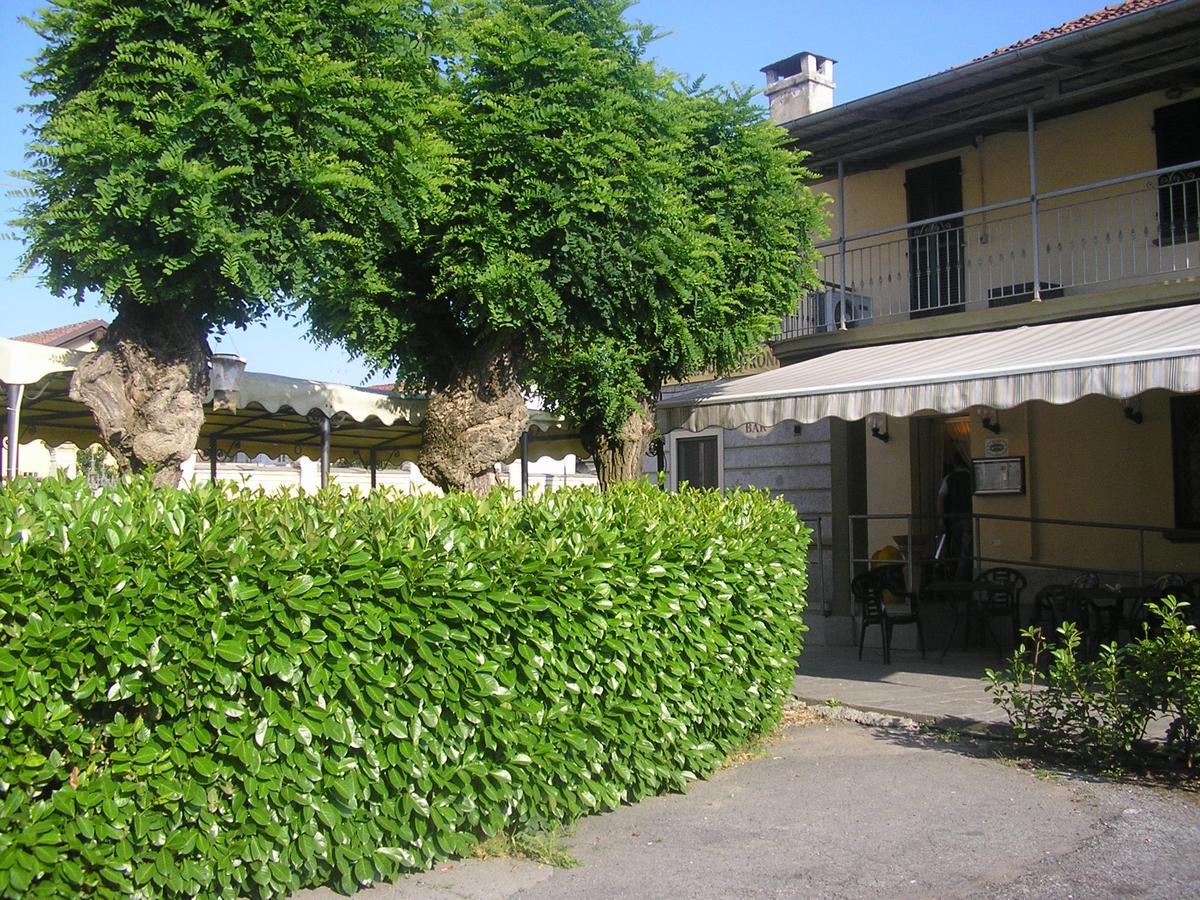 Hotel Trattoria Due Citroni Casalgrasso Exteriér fotografie